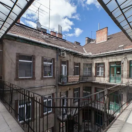 B45 At Palace District Διαμέρισμα