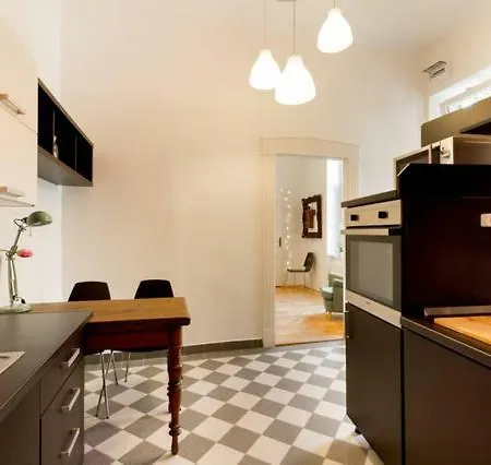 B45 At Palace District * Budapest